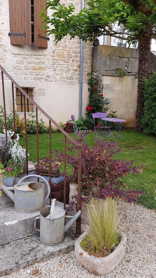 Chambres D'Hotes Du Tilleul Nanteuil-en-Vallee Bagian luar foto