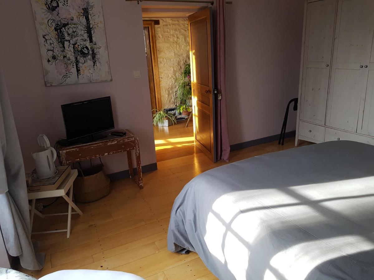 Chambres D'Hotes Du Tilleul Nanteuil-en-Vallee Bagian luar foto