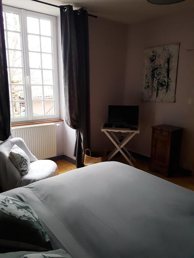 Chambres D'Hotes Du Tilleul Nanteuil-en-Vallee Bagian luar foto